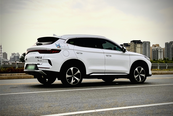 BYD Outpaces Tesla in Electric Vehicle Sales, Reports Record Profits for 2023
