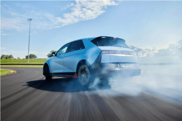 BMW M Division to Introduce Simulated Gear Shifting and Sound Effects in Electric Vehicles