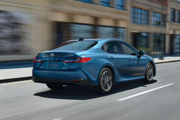 Hybrid Cars Emit 2-5 Times More Greenhouse Gases Than Pure Electric Vehicles Over Their Lifecycle