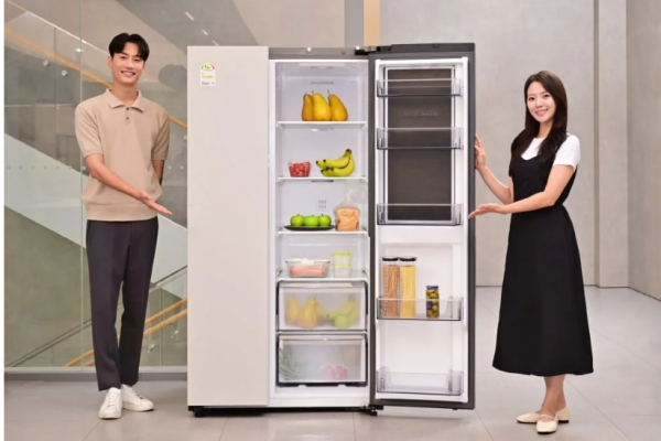 Effortless Elegance: Samsung’s New AI Refrigerator with Motorized Door Opening