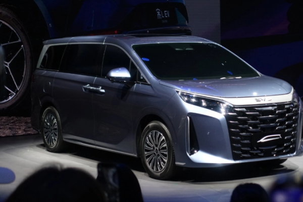BYD Raises Annual Car Sales Target to 4 Million, Analysts Report