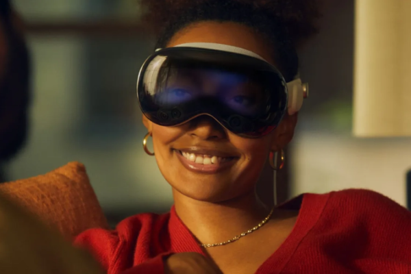 Apple to Launch Affordable ‘Apple Vision’ Headset Without EyeSight Next Year: Gurman