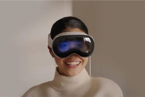 Apple’s Vision Pro Patent Unveiled: Tailor Screen Position & Angle for Ultimate Comfort