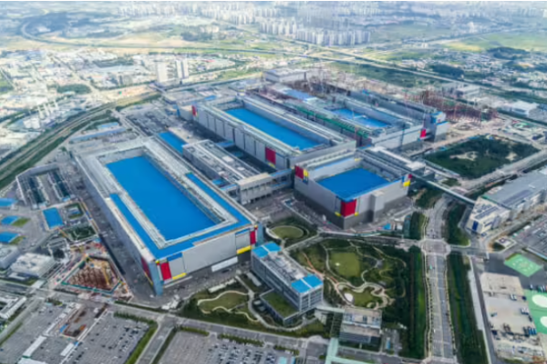 Samsung’s Bold HBM4 Gamble: 1c DRAM Investment to Challenge SK Hynix’s Reign