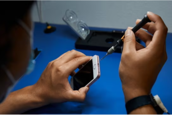 Tata Group Takes Over iPhone/MacBook Repair Duties as Apple Bolsters India Operations